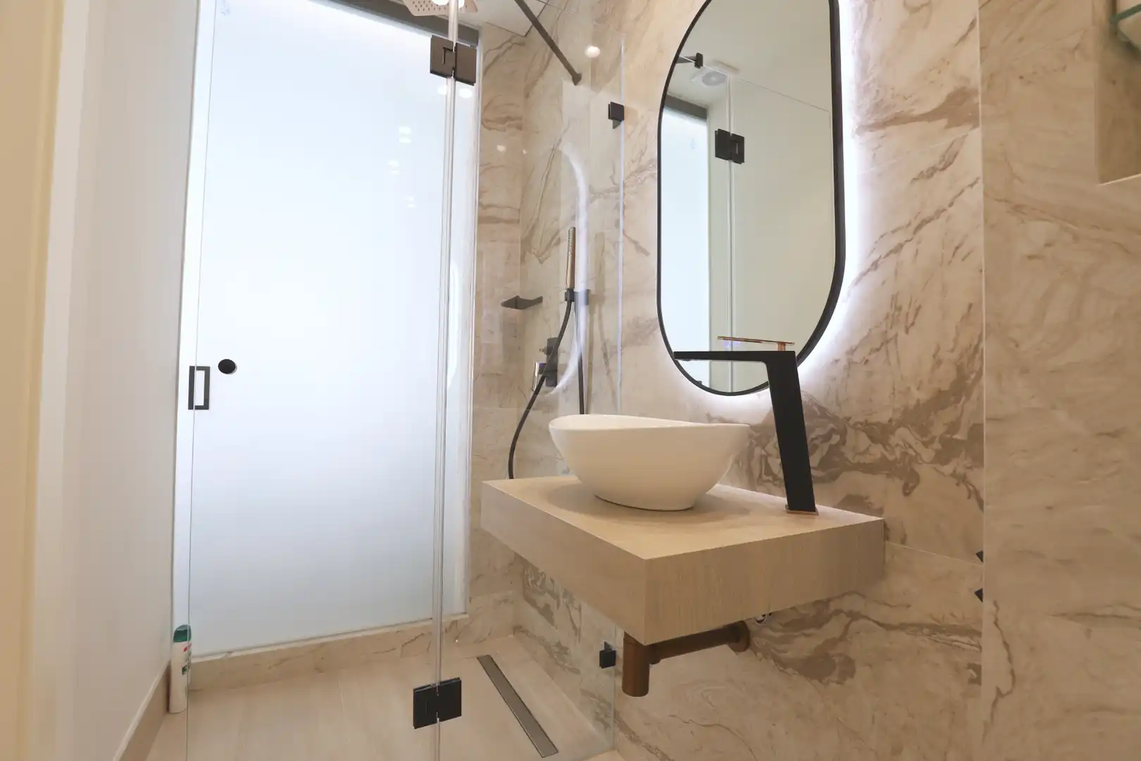 Badezimmer von Gebäude zum Verkauf in Madrid mit Alarm