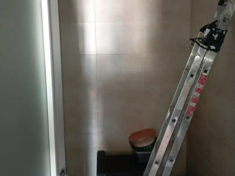 Baño de Oficina de alquiler en Estepona con Aire acondicionado y Balcón