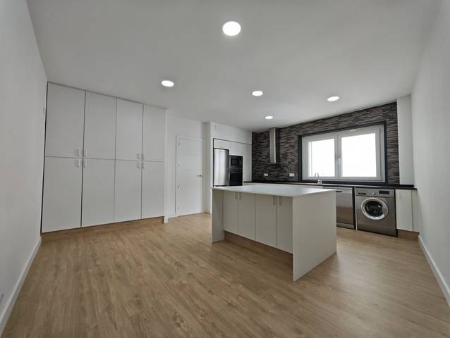 Piso en Venta en Avenida de Oza, 90 en Cuatro Caminos - Plaza de la Cubela