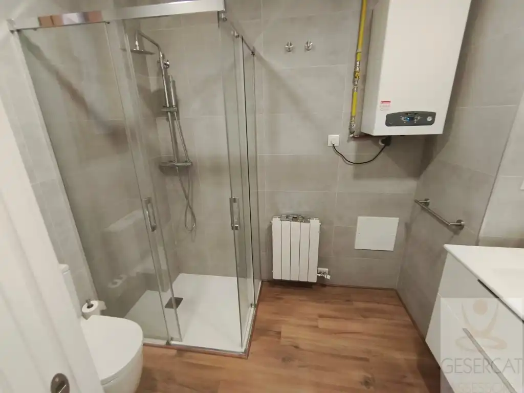Badezimmer von Wohnung zur Miete in Sant Cugat del Vallès