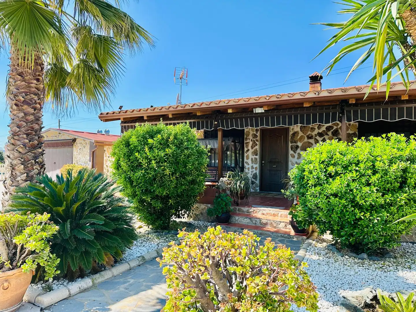 Exterior view of Houses for sale in Mérida  with Storage room, Swimming Pool and Community pool