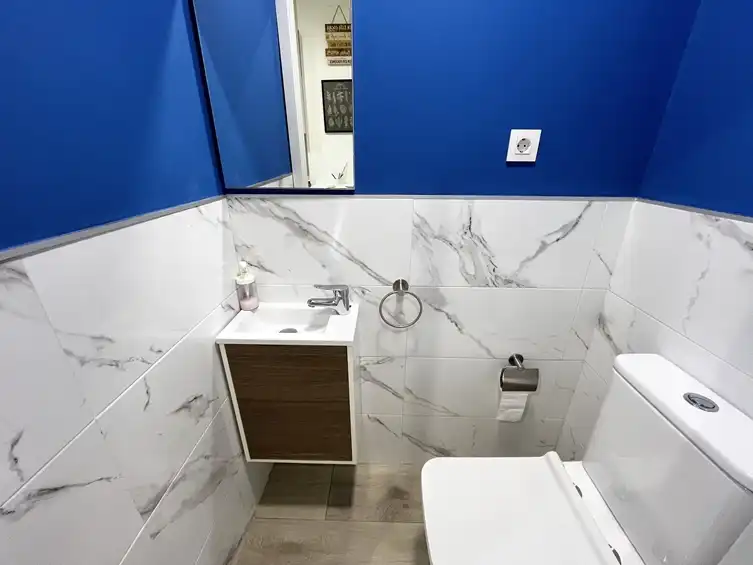 Bathroom of Flat for rent in Madrid  with Air Conditioner, Heating and Parquet flooring