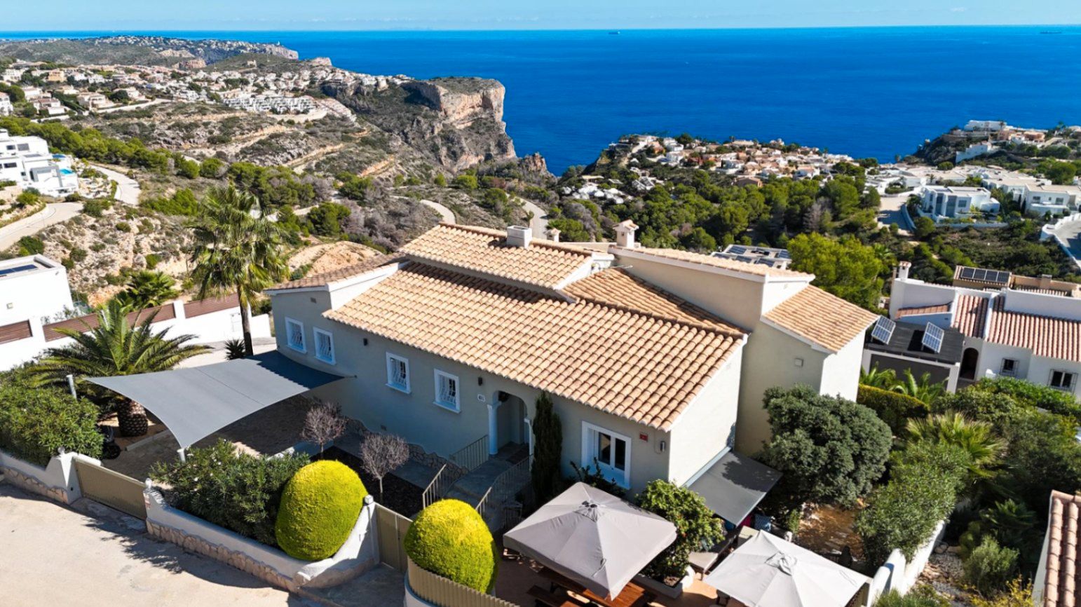 Vista exterior de Casa o xalet en venda en Benitachell / El Poble Nou de Benitatxell amb Aire condicionat, Calefacció i Jardí privat