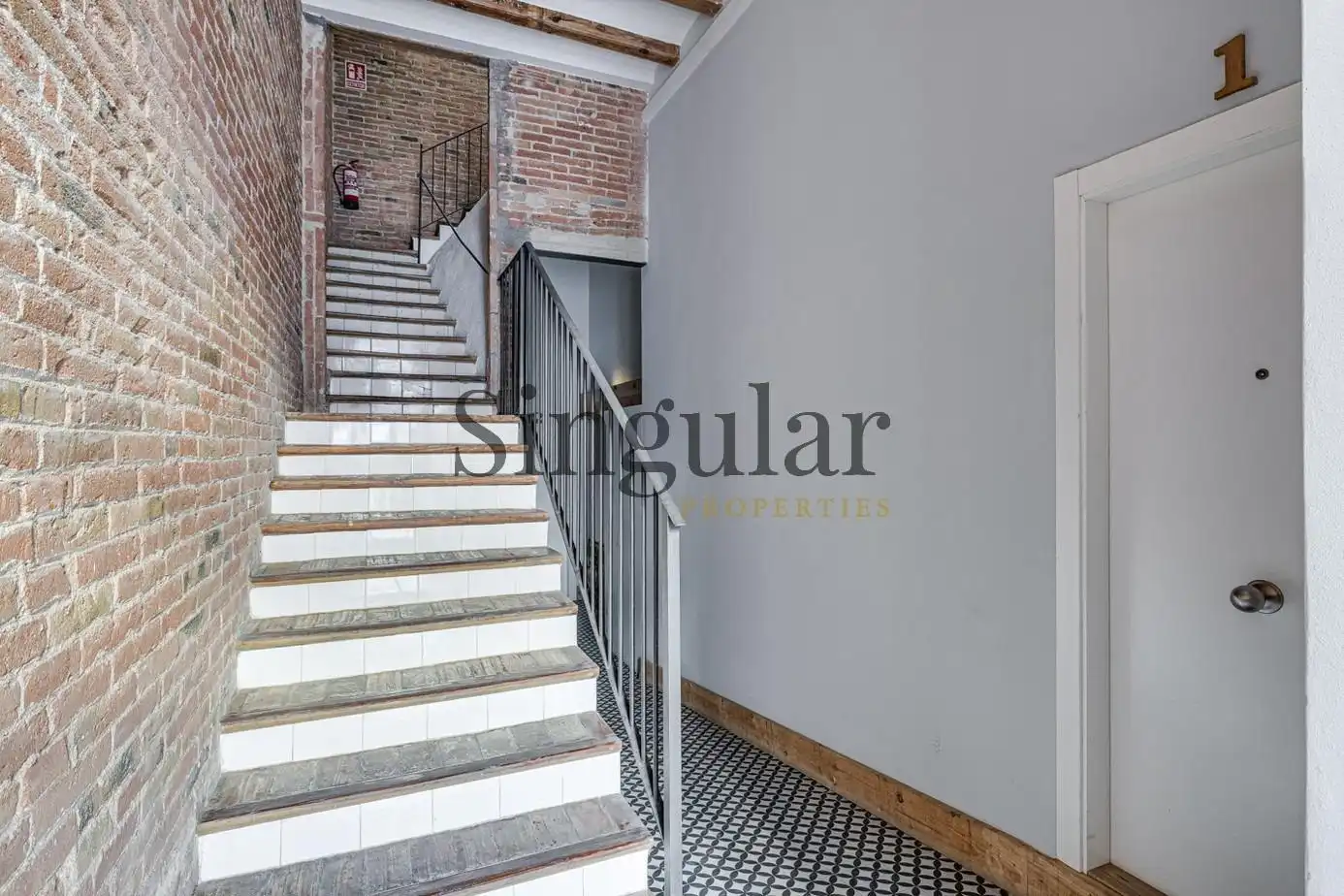 Flat for sale in Barcelona  with Air Conditioner and Heating