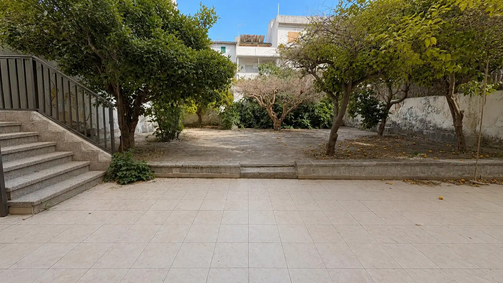 Vista exterior de Casa adosada en venda en Inca amb Jardí privat, Terrassa i Traster