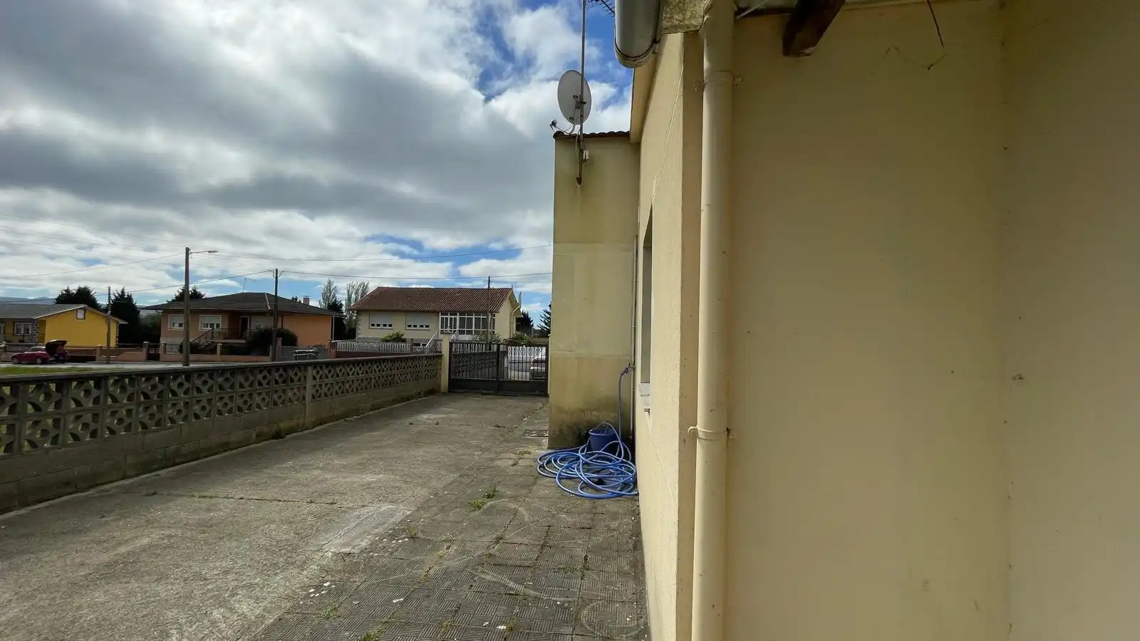 Vista exterior de Casa o xalet en venda en Ferrol amb Jardí privat, Parquet i Traster