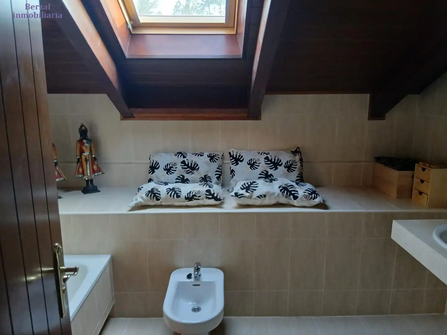 Bathroom of Duplexes for sale in Sojuela  with Heating, Private garden and Terrace