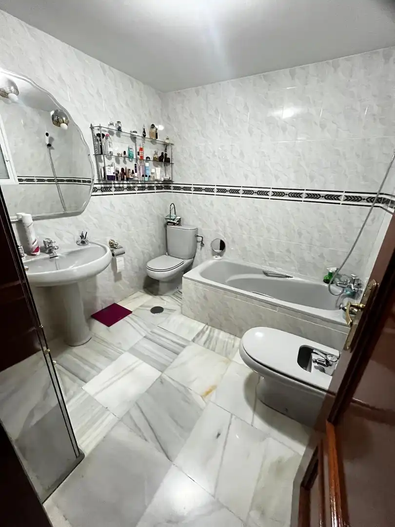Badezimmer von Haus oder Chalet zum Verkauf in Córdoba mit Klimaanlage, Terrasse und Balkon