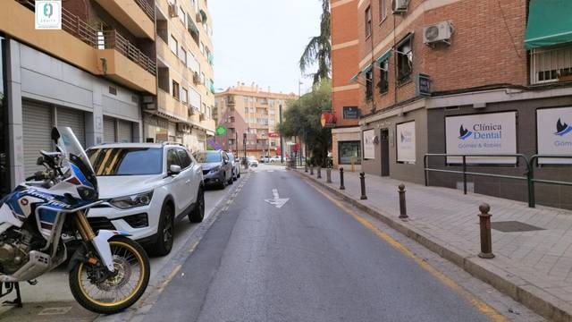 Garaje en Venta en Avenida de Andalucía en Angustias - Chana - Encina