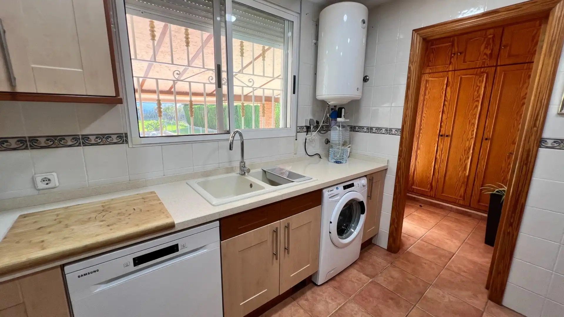 Cuina de Casa o xalet en venda en Castellón de la Plana / Castelló de la Plana amb Aire condicionat, Jardí privat i Terrassa