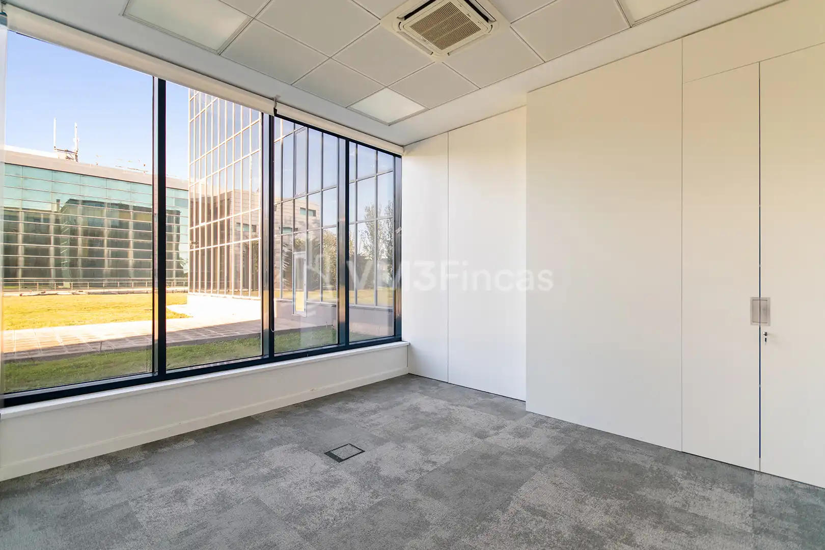 Büro zur Miete in El Prat de Llobregat mit Klimaanlage, Heizung und Terrasse