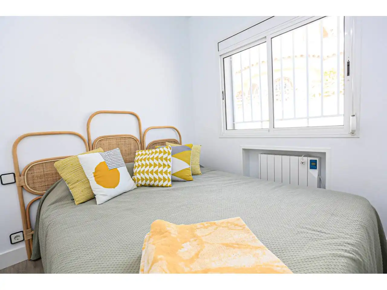 Dormitori de Casa o xalet en venda en Cambrils amb Aire condicionat, Jardí privat i Parquet