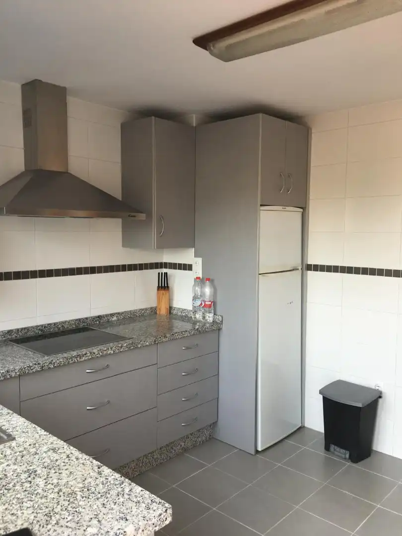 Cuina de Casa adosada en venda en Vélez-Málaga amb Aire condicionat, Terrassa i Moblat