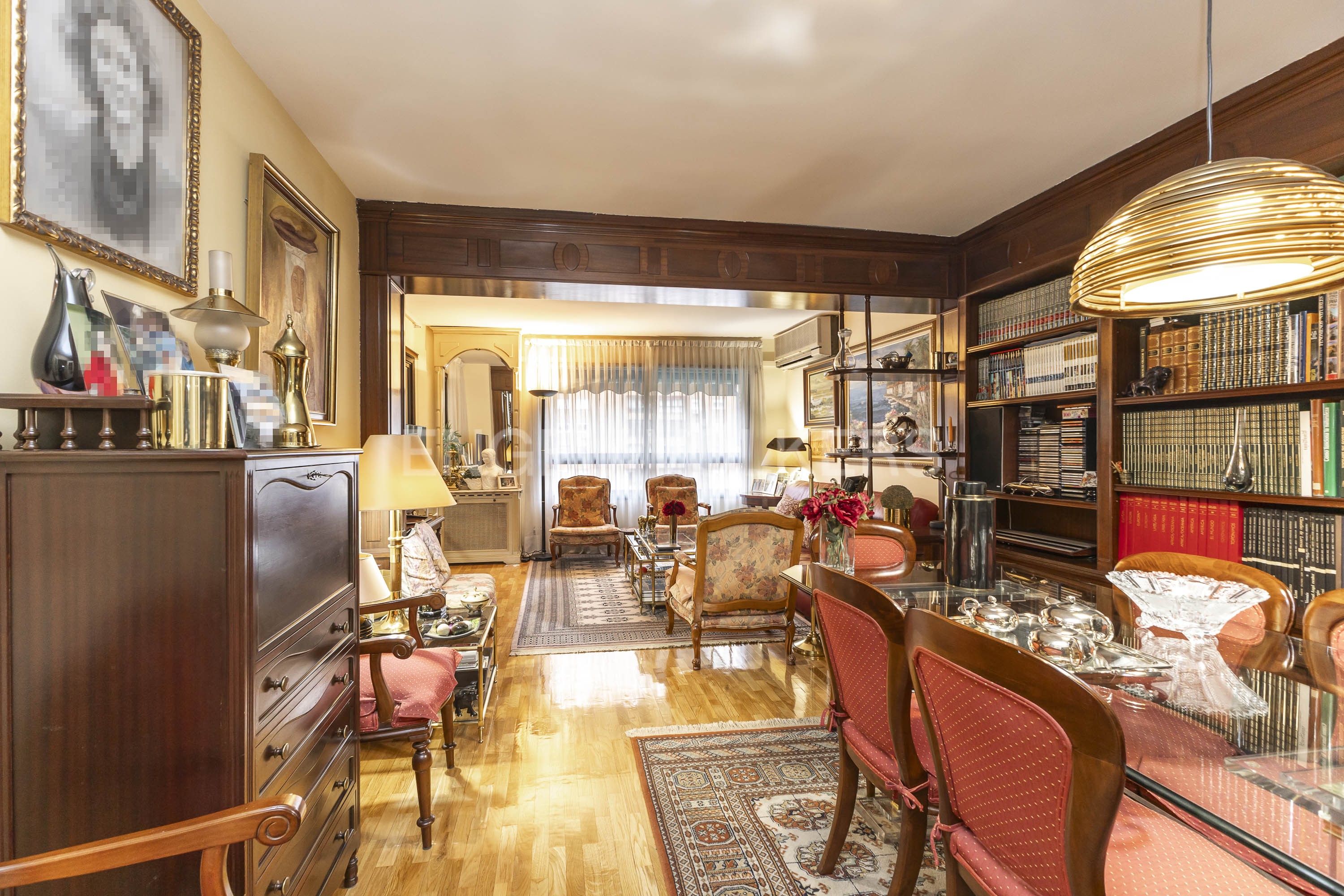 Sala d'estar de Apartament en venda en  Madrid Capital amb Aire condicionat, Calefacció i Jardí privat