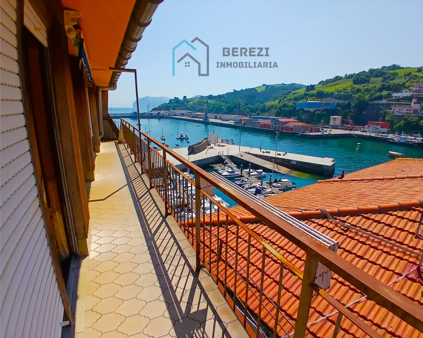 Vista exterior de Àtic en venda en Bermeo amb Moblat i Balcó