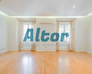 Bedroom of Flat for sale in  Madrid Capital  with Air Conditioner, Heating and Terrace