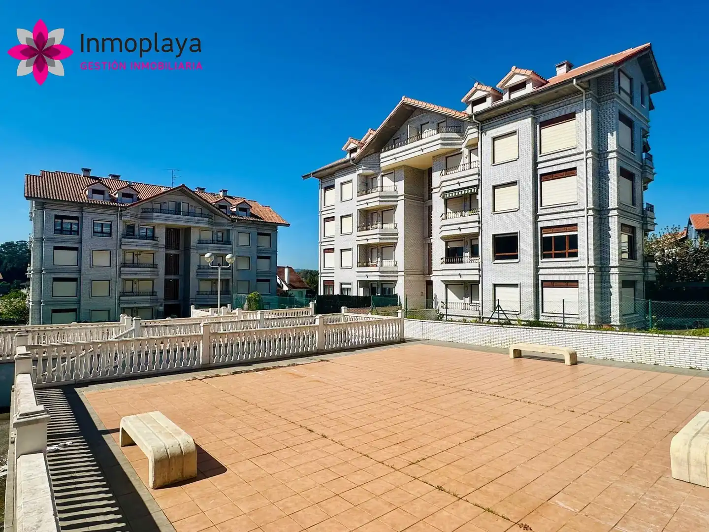 Vista exterior de Planta baja en venta en Noja con Calefacción, Jardín privado y Terraza