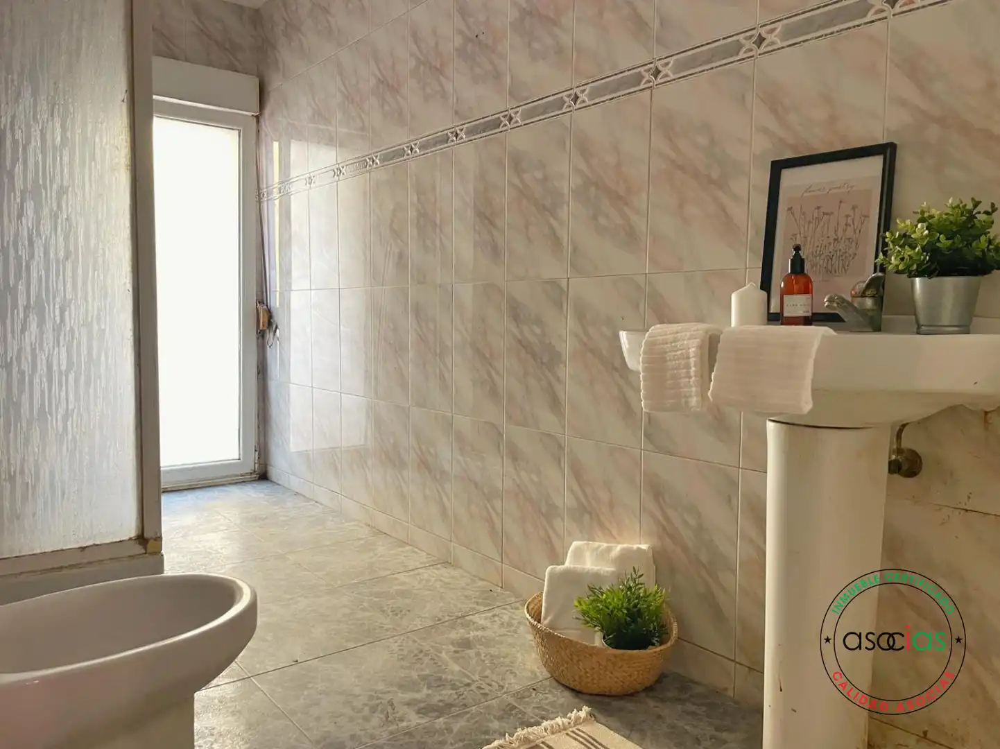 Badezimmer von Wohnung zum Verkauf in Gijón  mit Heizung, Parkett und Balkon