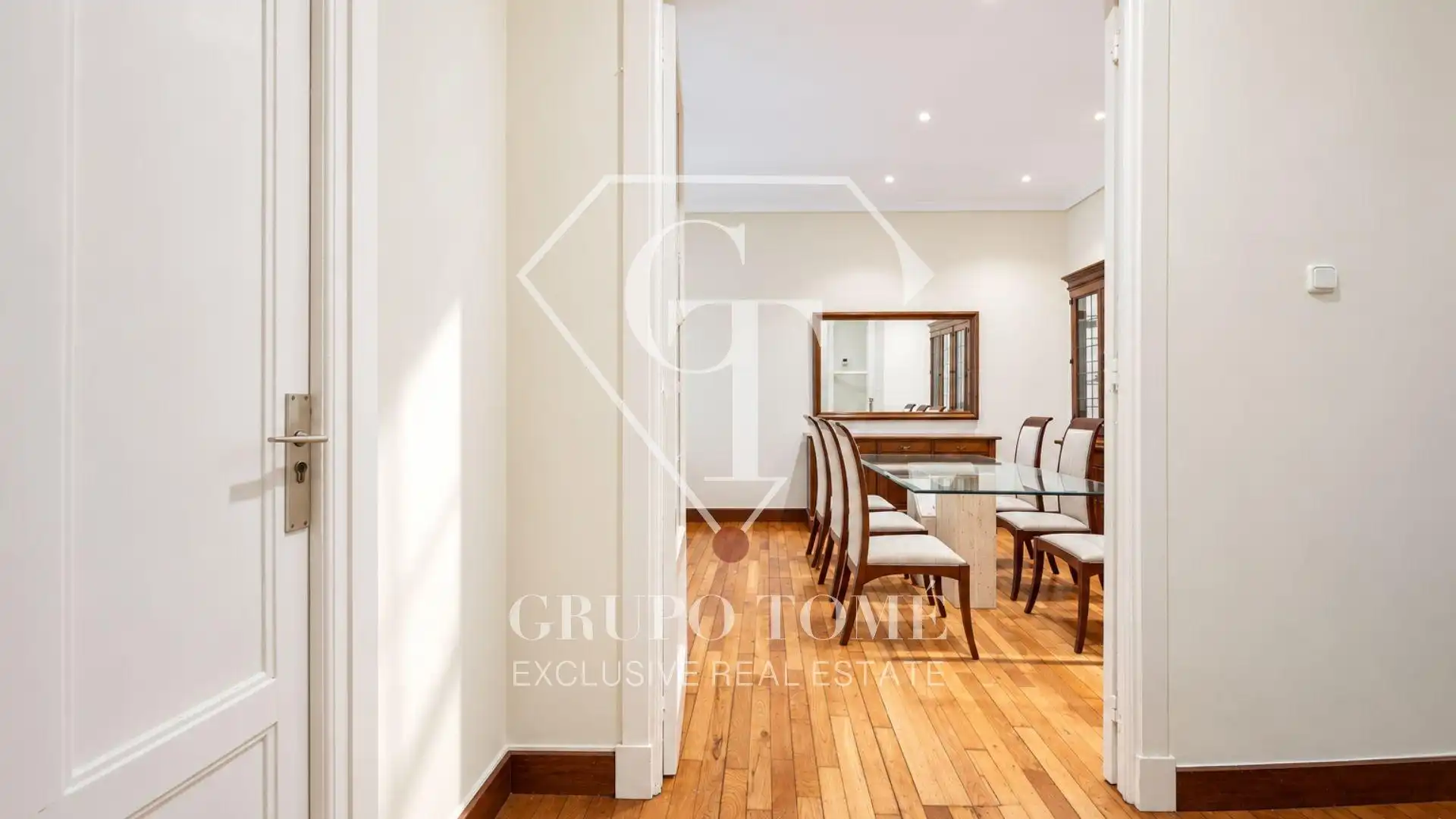 Comedor de Piso en venta en Donostia - San Sebastián  con Calefacción, Amueblado y Balcón