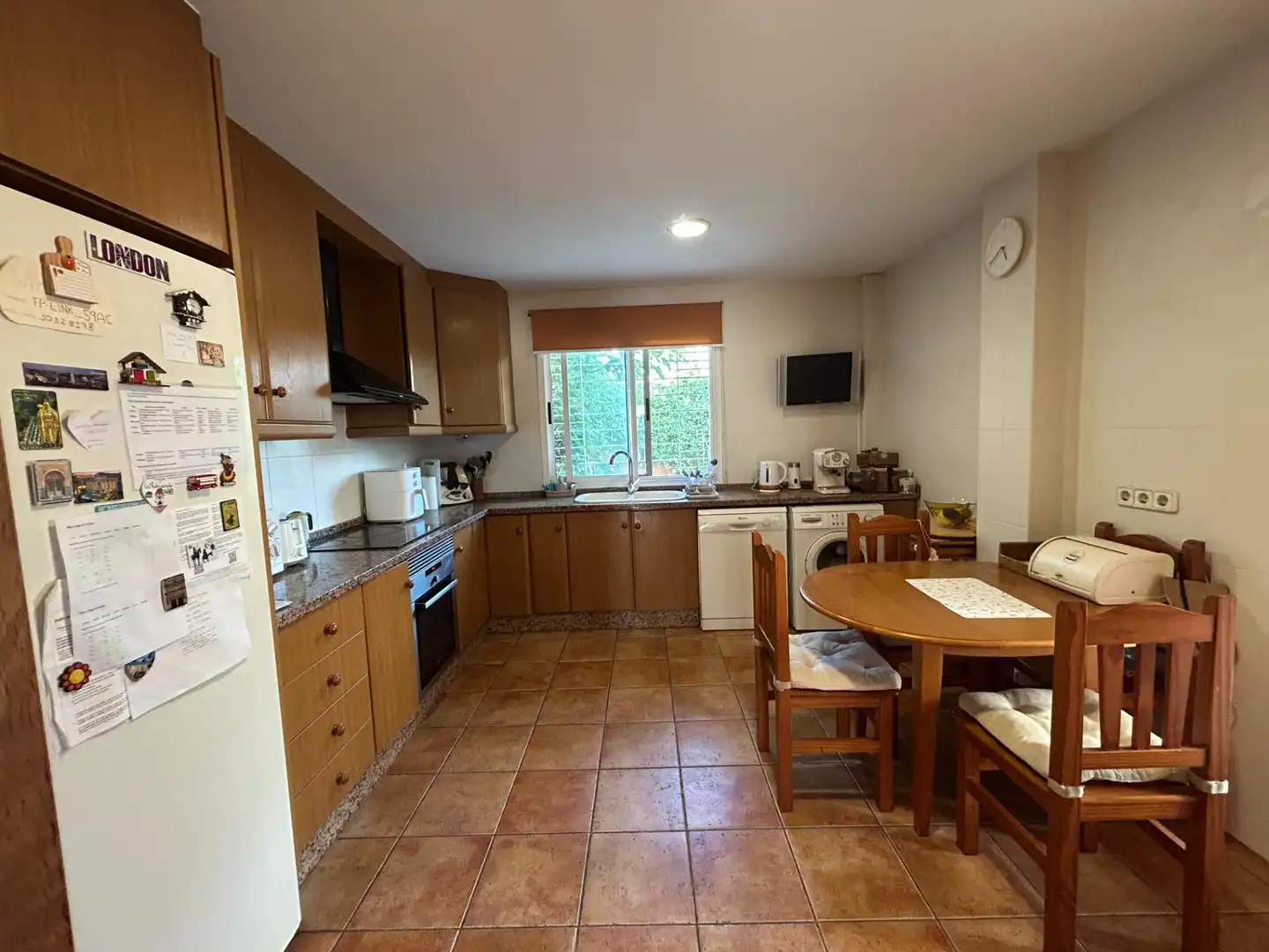 Küche von Einfamilien-Reihenhaus zum Verkauf in Cullera mit Klimaanlage, Privatgarten und Terrasse