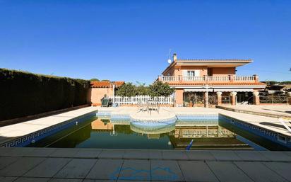 Piscina de Casa o xalet en venda en Caldes de Malavella amb Calefacció, Jardí privat i Terrassa