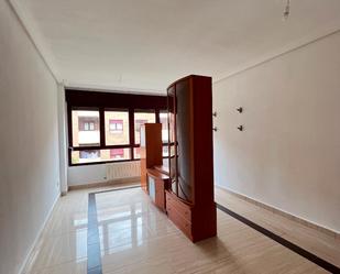 Dormitori de Apartament de lloguer en Ciudad Real Capital amb Calefacció i Piscina comunitària