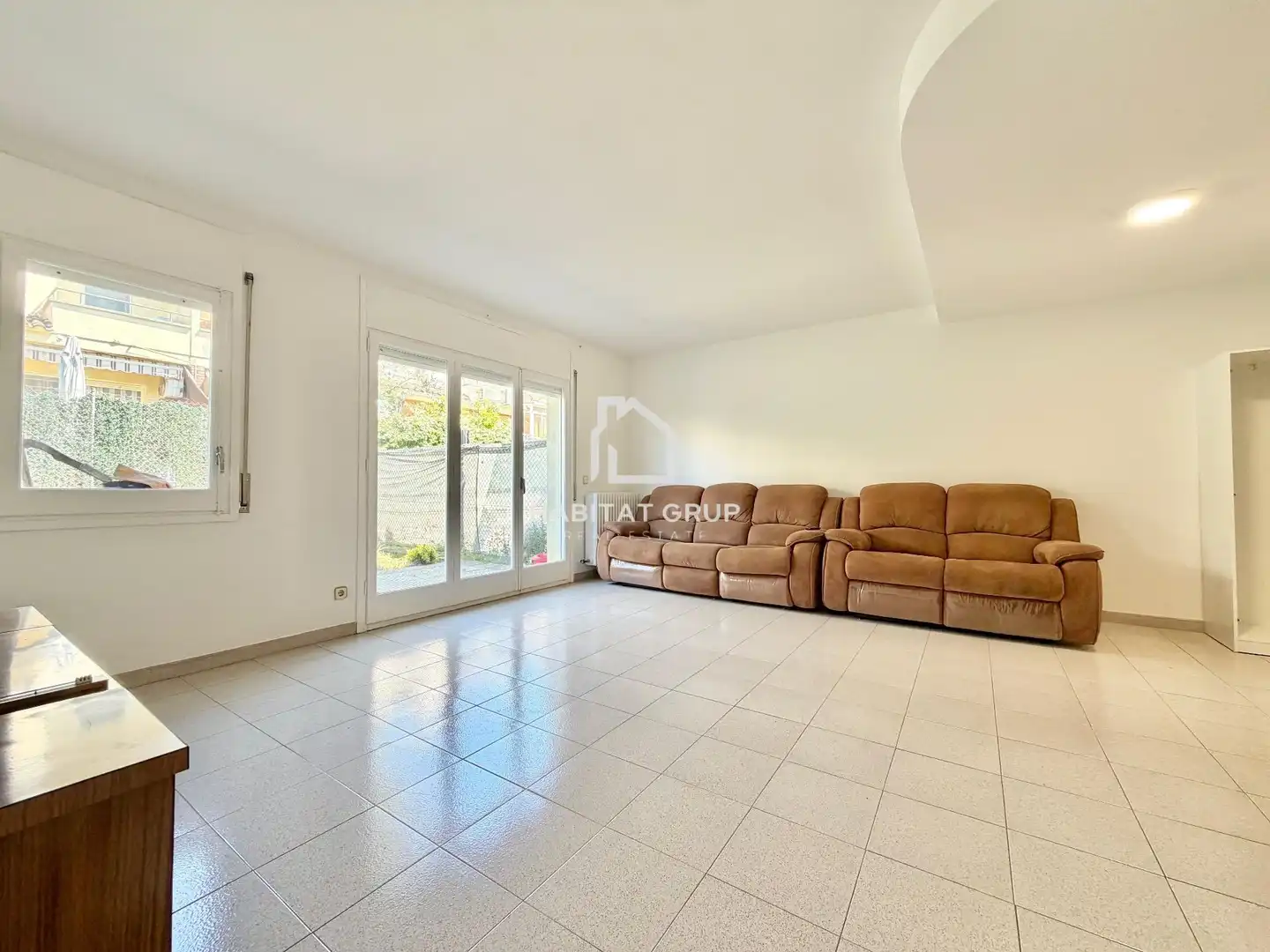 Vista exterior de Casa adosada en venta en Girona con Calefacción, Jardín privado y Terraza