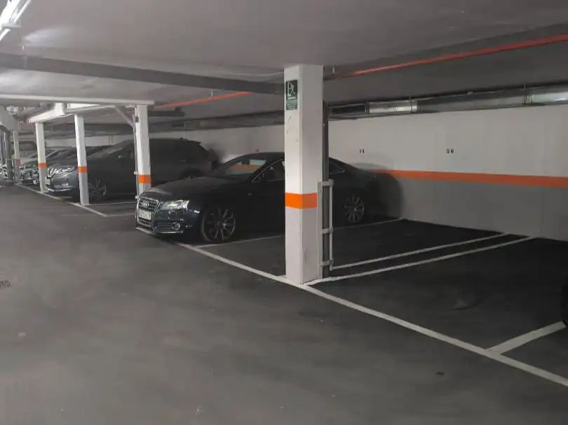 Aparcament de Garatge de lloguer en Madrid amb Alarma