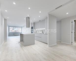 Exterior view of Apartment for sale in  Barcelona Capital  with Air Conditioner and Heating