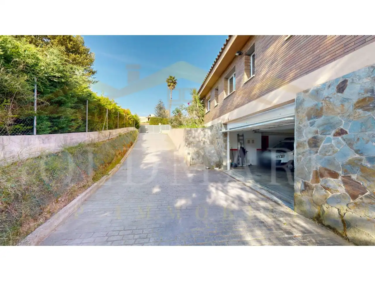 Vista exterior de Casa o xalet en venda en Sabadell amb Aire condicionat, Jardí privat i Terrassa