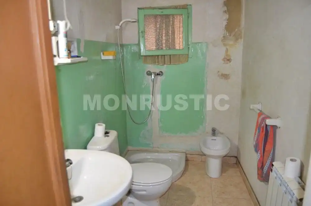 Badezimmer von Country house zum Verkauf in El Vilosell mit Abstellraum und Balkon