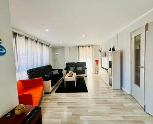 Sala d'estar de Pis en venda en Elda amb Parquet, Forn i Balcó
