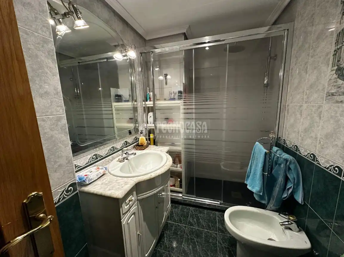 Baño de Piso en venta en Parla con Calefacción y Amueblado