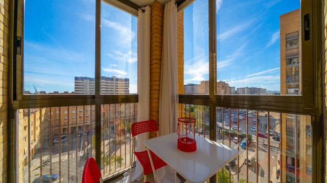 Piso en Alquiler en Calle HERMANOS MACHADO en Babel