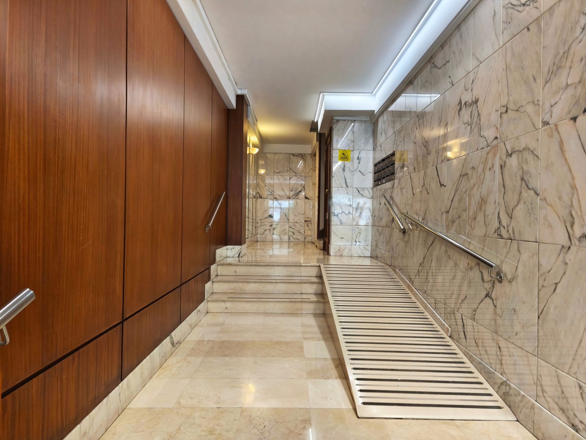 Piso en venta en Santiago de Compostela  con Calefacción, Terraza y Amueblado