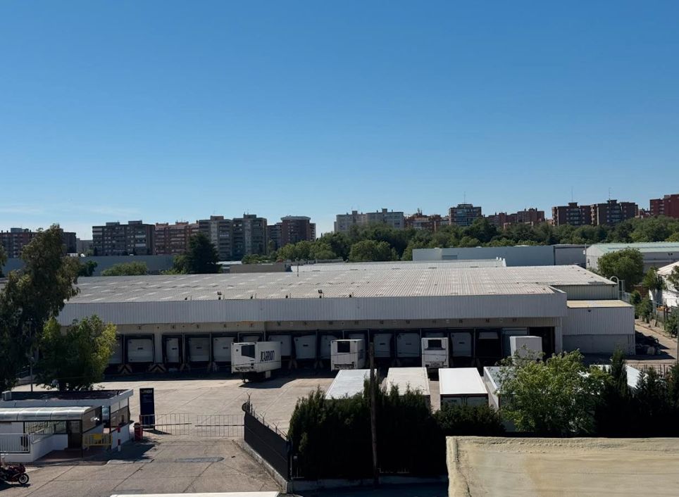 Vista exterior de Nau industrial de lloguer en Coslada amb Calefacció