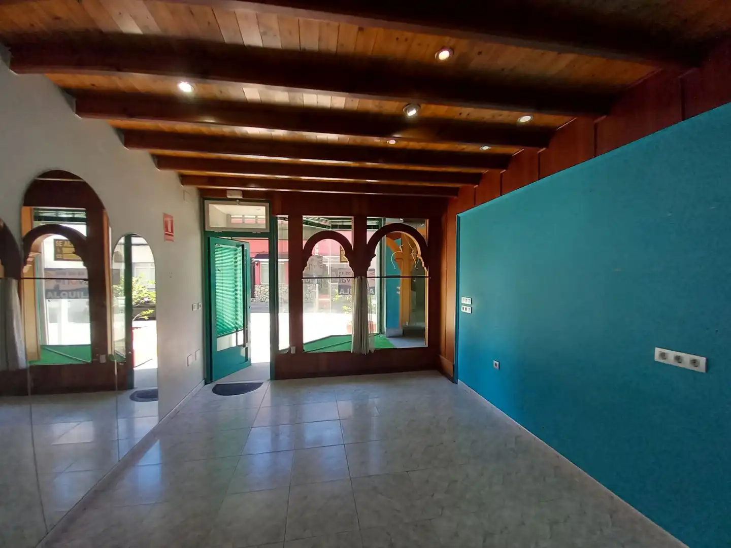 Commercial properties for rent in Ribeira