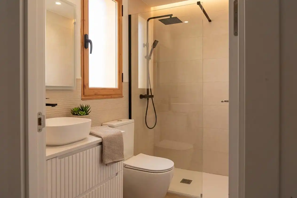 Baño de Finca rústica en venta en Parres con Calefacción y Jardín privado