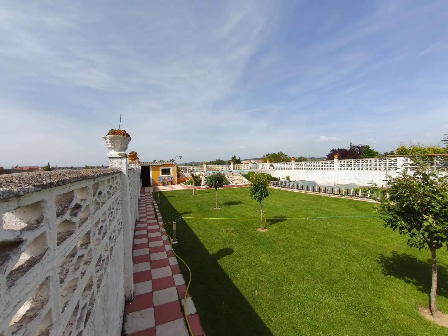 Jardí de Casa o xalet en venda en San Andrés del Rabanedo amb Calefacció, Terrassa i Piscina