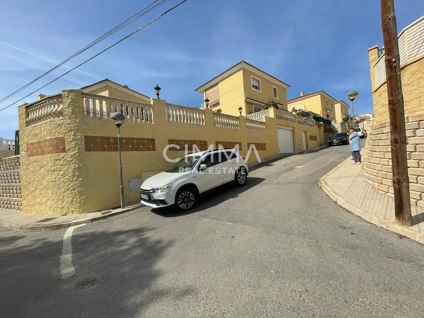 Vista exterior de Casa o xalet en venda en La Nucia amb Aire condicionat, Jardí privat i Terrassa