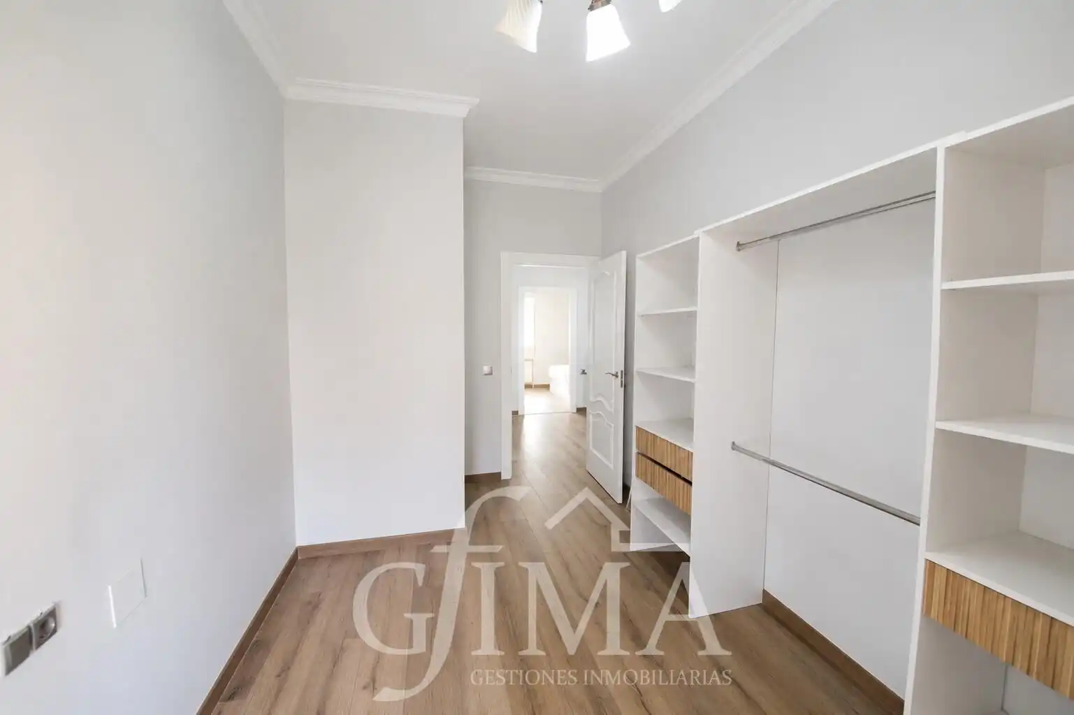 Habitación de Casa adosada en venta en Tomelloso con Calefacción y Trastero