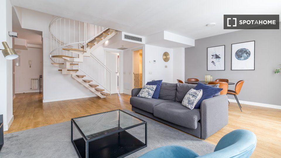 Living room of Flat to rent in  Madrid Capital  with Air Conditioner, Heating and Furnished