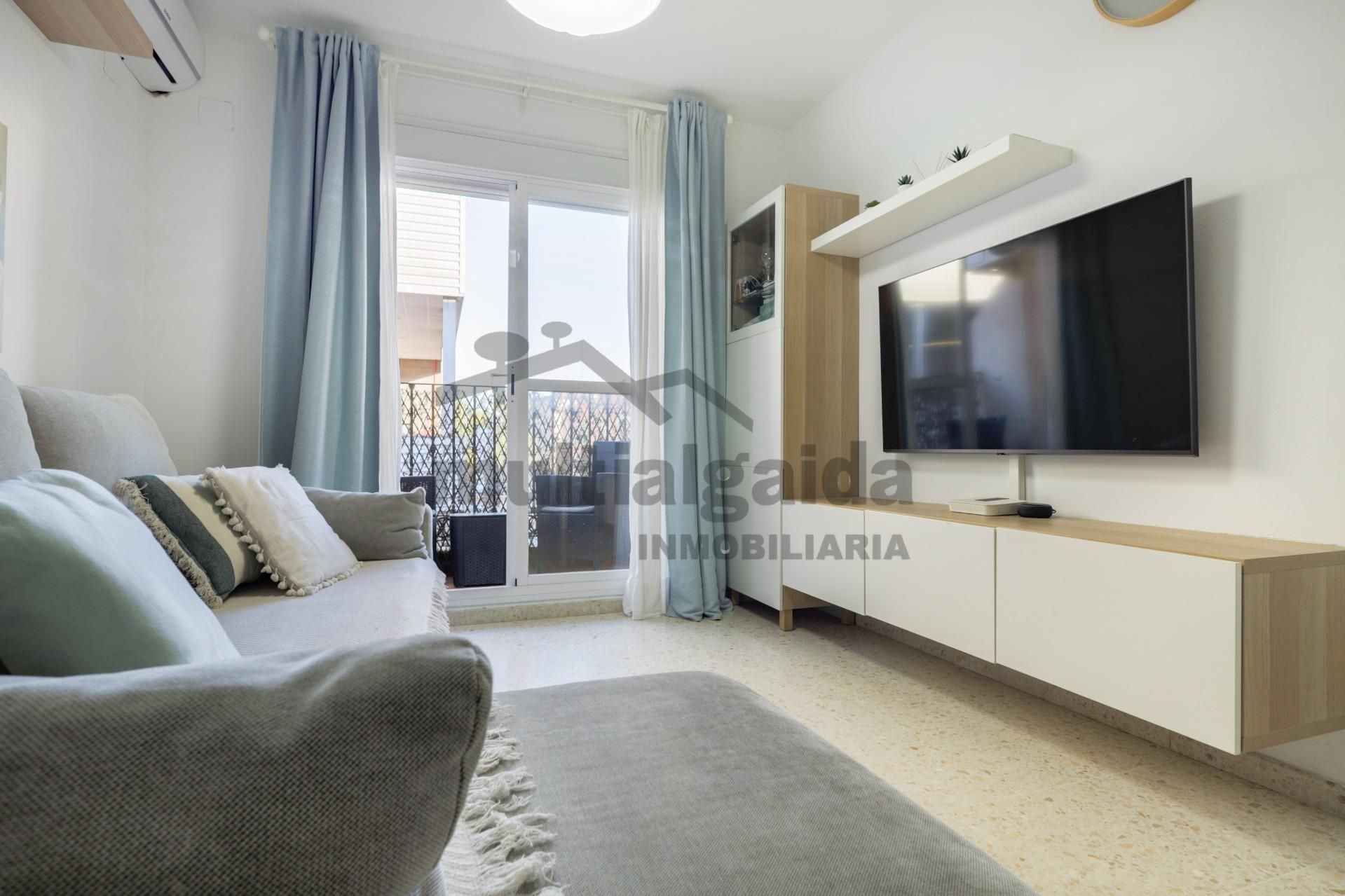 Living room of Flat for sale in Sanlúcar de Barrameda  with Air Conditioner, Storage room and Balcony