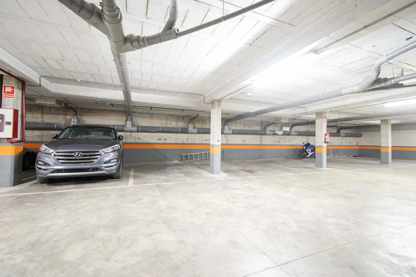 Parking of Detached homes for sale in Alcalá de Guadaira  with Air Conditioner and Storage room