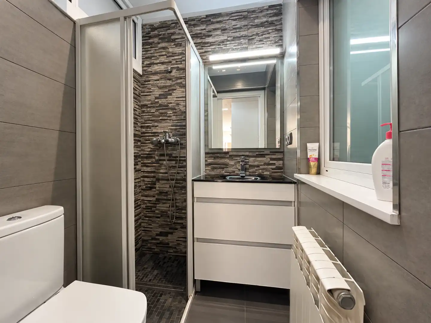 Bathroom of Flat for sale in Torelló  with Heating