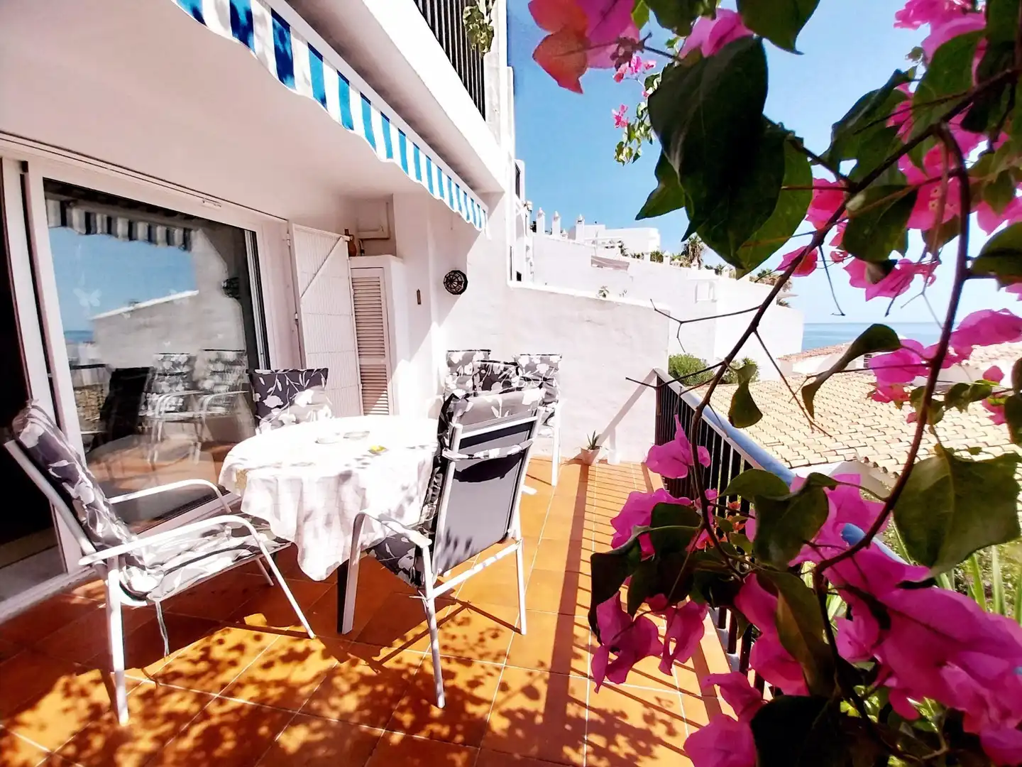 Terraza de Dúplex de alquiler en Mijas con Piscina comunitaria