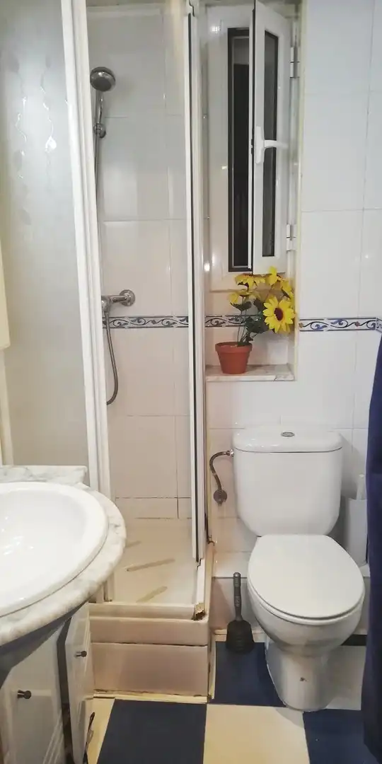 Bathroom of Flat for rent in Barcelona  with Air Conditioner, Heating and Furnished