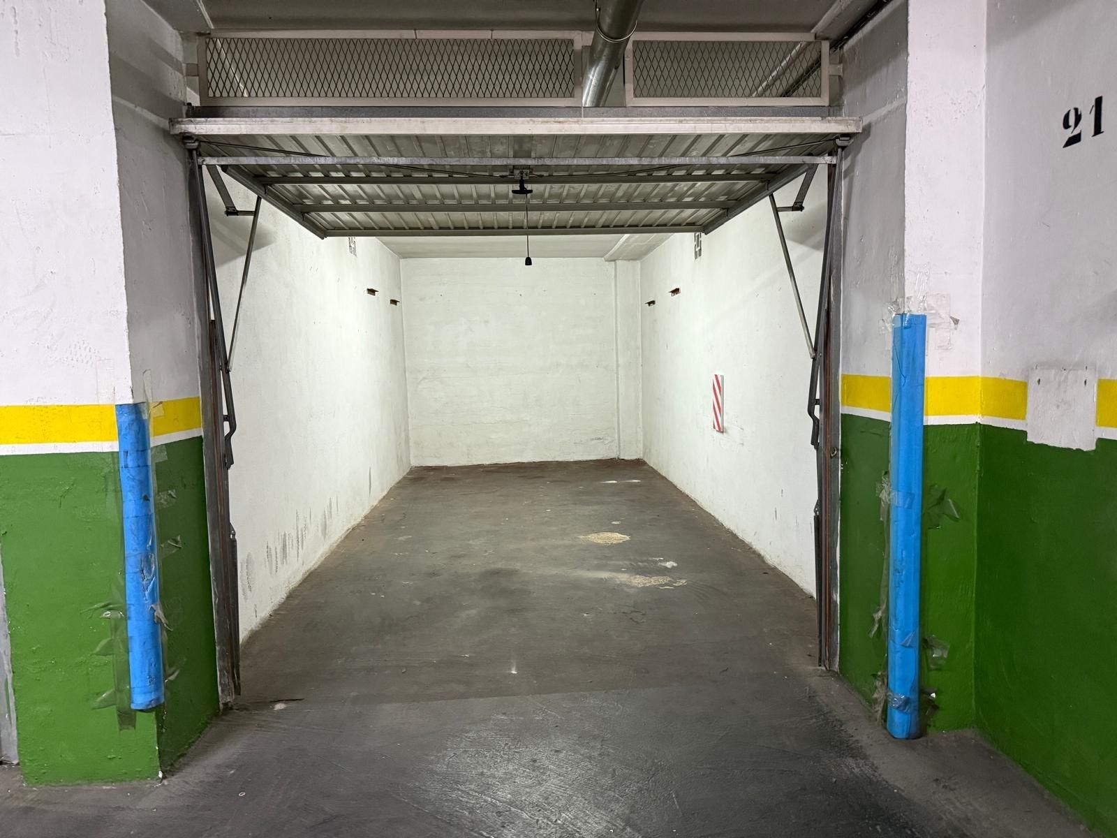 Parking of Garage for sale in San Fernando
