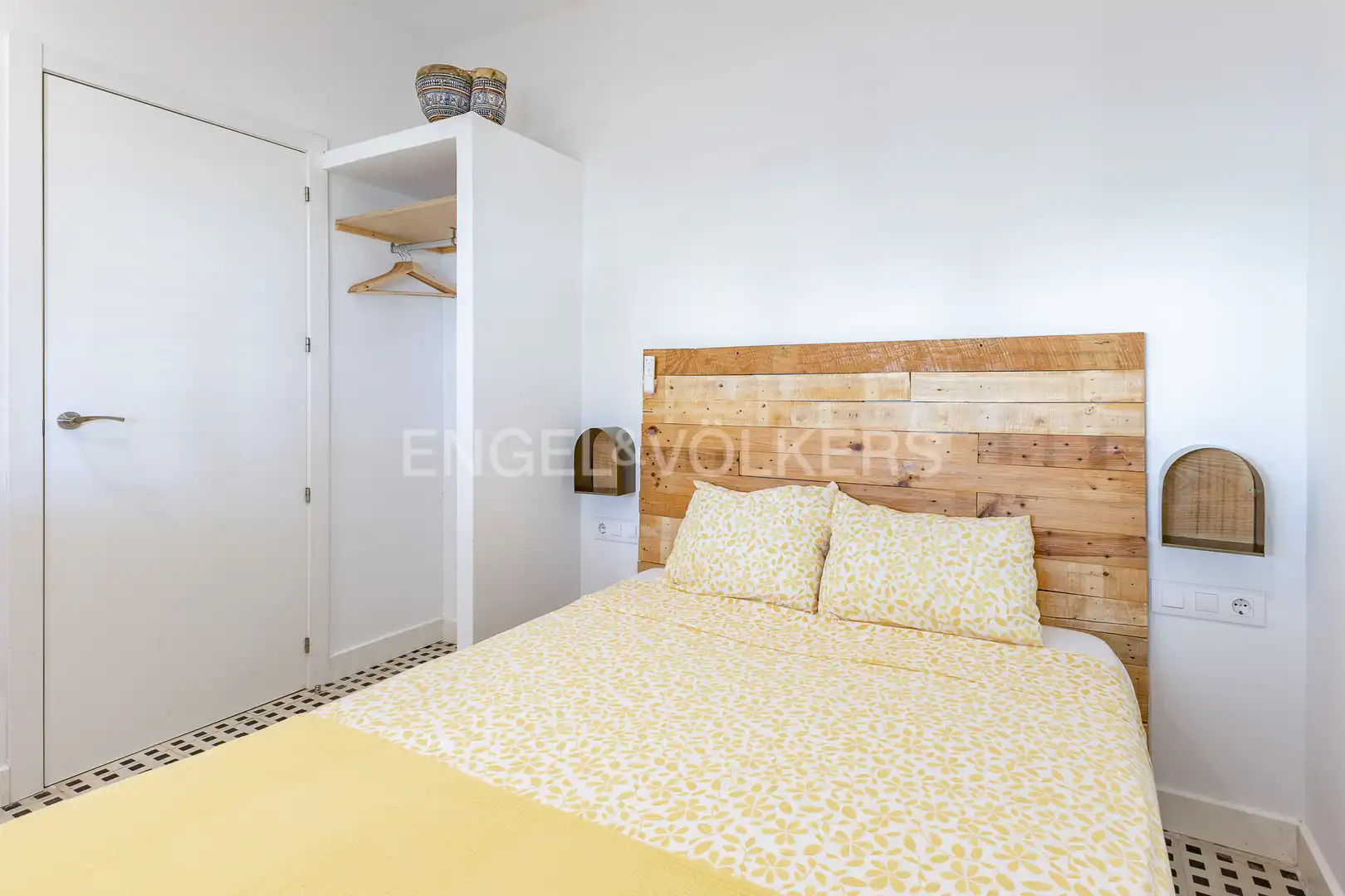 Dormitori de Apartament de lloguer en Caldes d'Estrac amb Calefacció, Jardí privat i Terrassa