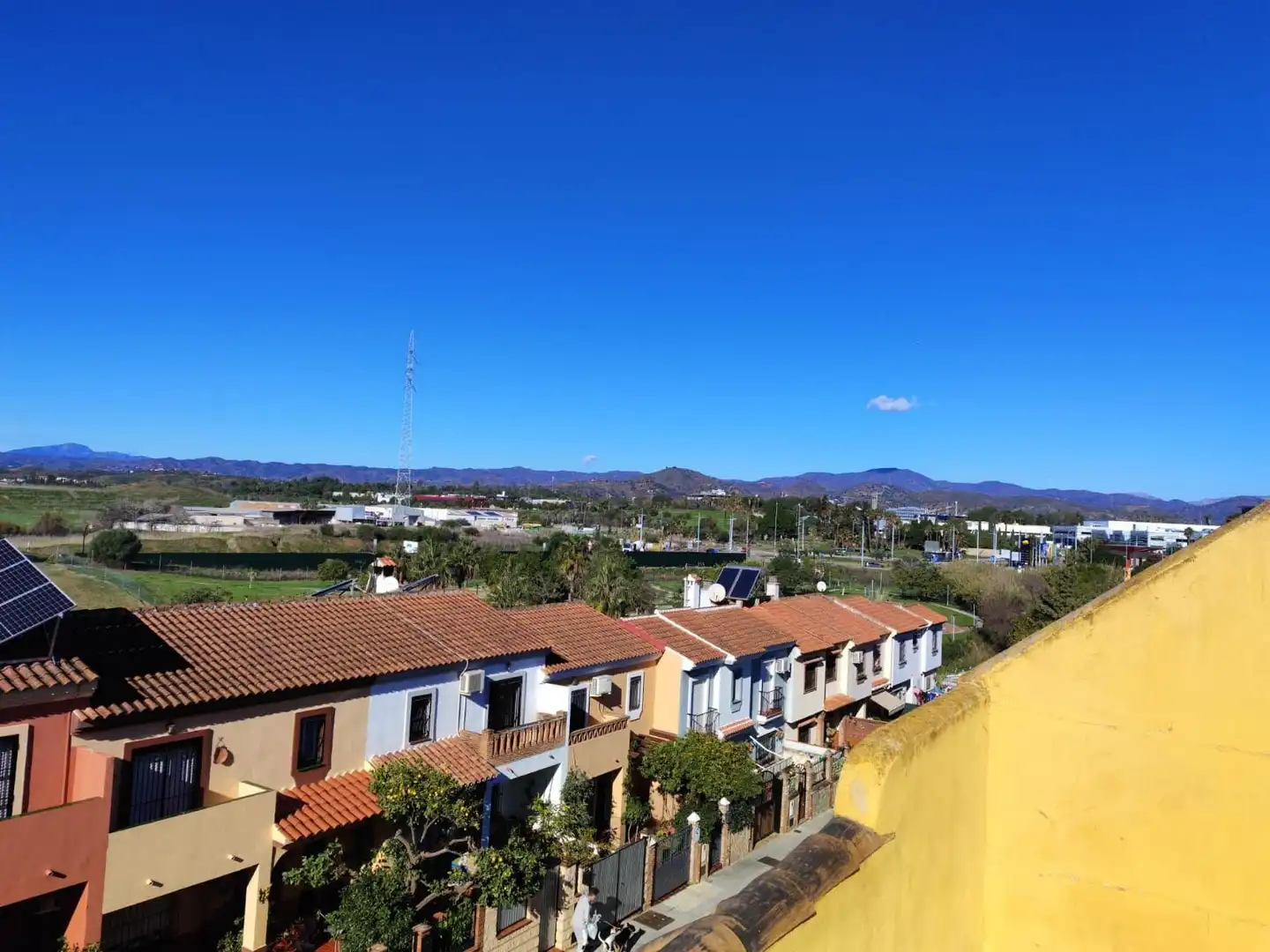 Vista exterior de Casa adosada en venda en Málaga amb Aire condicionat, Calefacció i Jardí privat